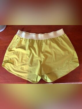 Outdoor Voices Relay shorts medium lime yellow Performance Shorts